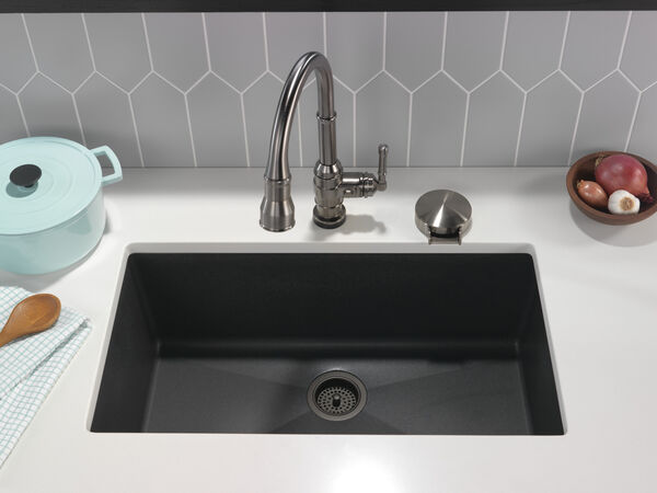 Delta Faucet Metal Glass Rinser for Kitchen Sinks, Kitchen Sink Accessories, Bar Glass Rinser, Matte Black GR250-BL - 1