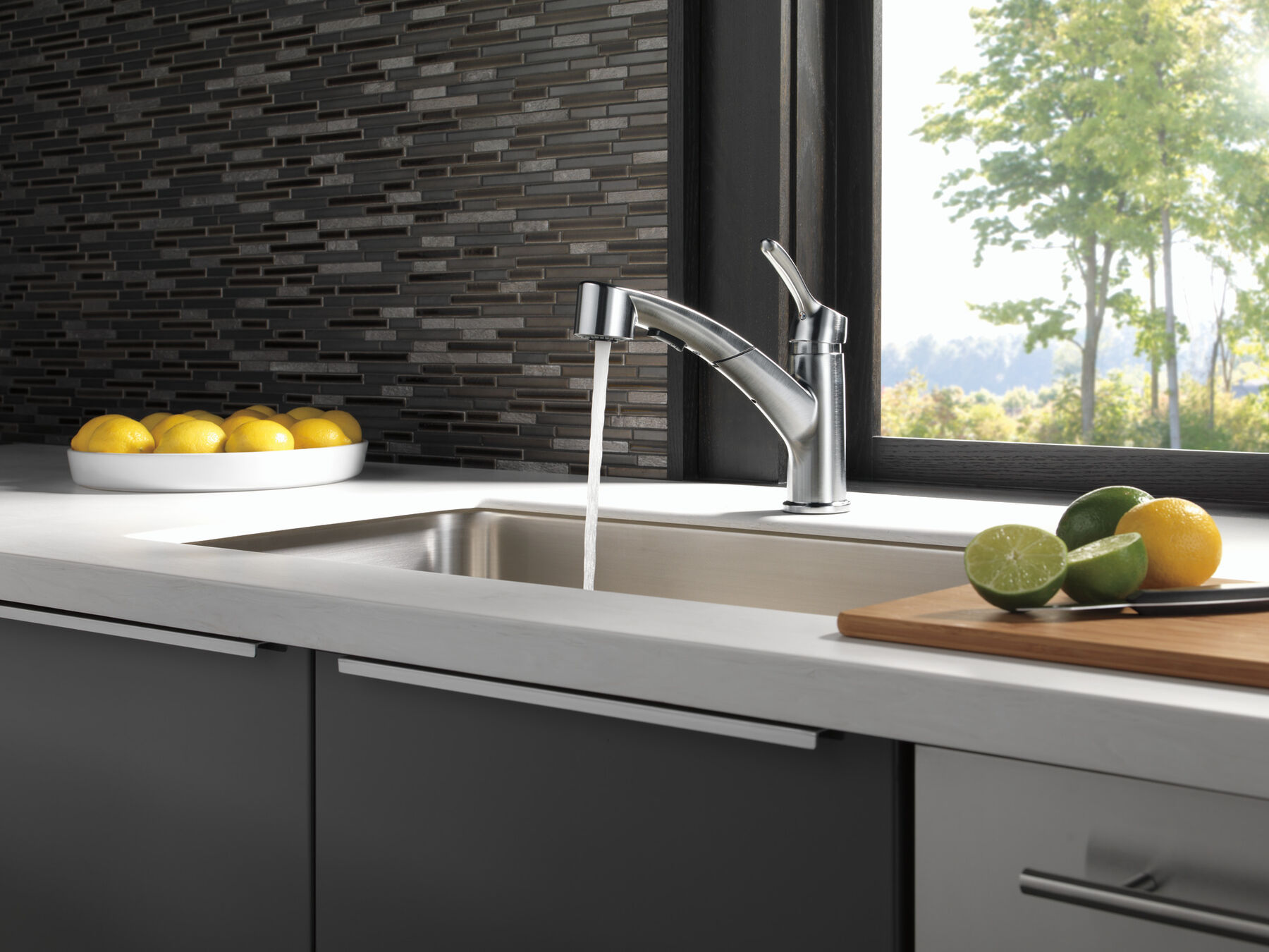 Single Handle Pull-Out Kitchen Faucet in Arctic Stainless 4140-AR-DST