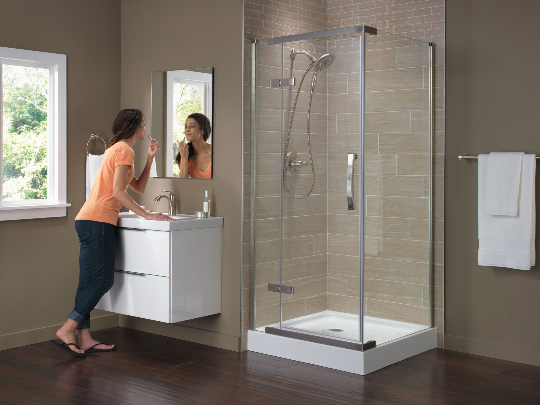 https://www.deltafaucet.com/dw/image/v2/BFJJ_PRD/on/demandware.static/-/Sites-delta-master-catalog/default/dw3ae72561/images/large/538-SSMPU-DST_58569-SS-PK_RP40593SS_RP6025SS_73824-SS_73835-SS_B910312-3636-WH_B912912-3636-SS_MODEL_ROOM_03_WEB.jpg?sw=1800&sh=1800&sm=fit