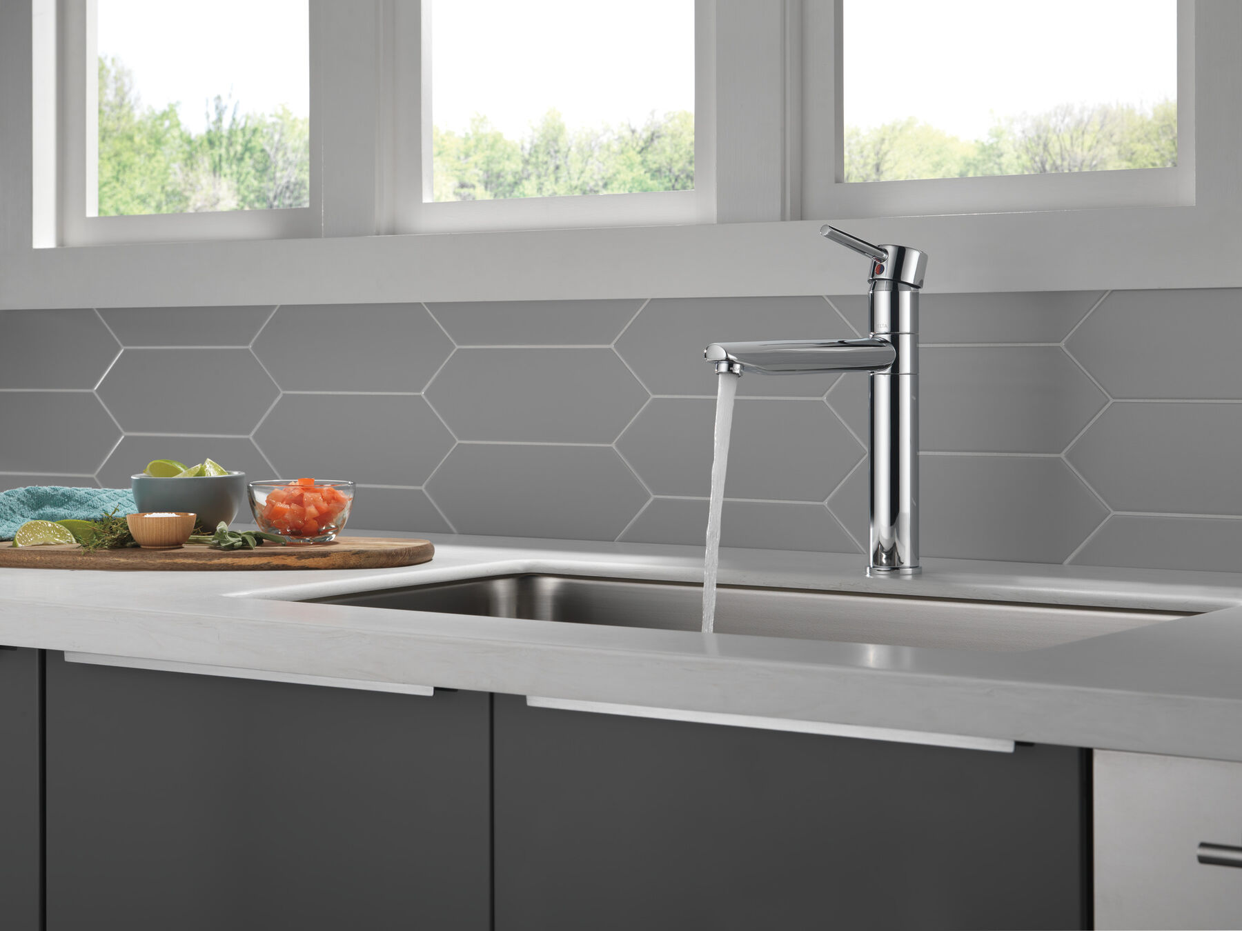 Kitchen Sink Flange & Strainer in Chrome 72010