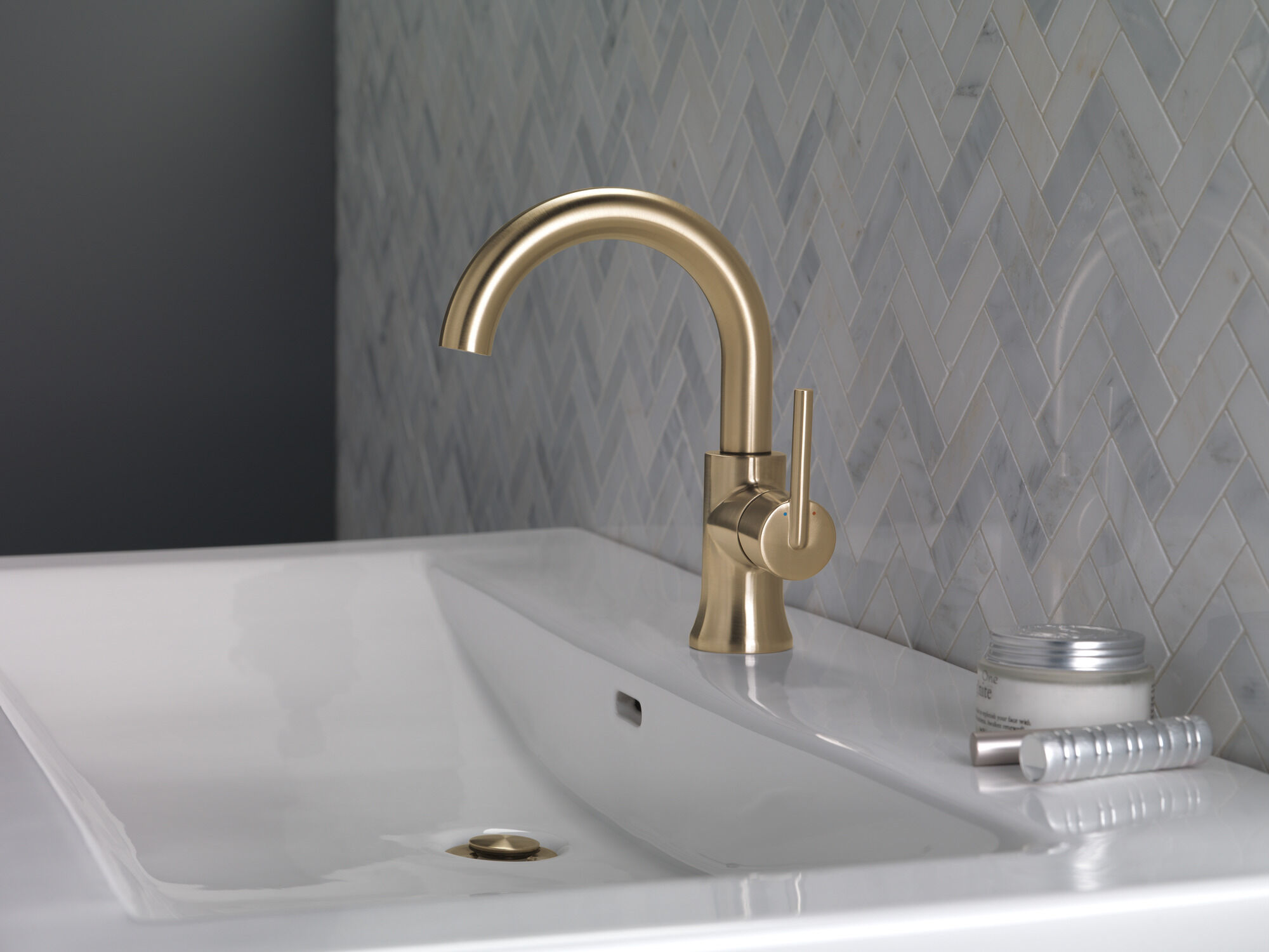 Single Handle High-Arc Bathroom Faucet in Champagne Bronze 559HA