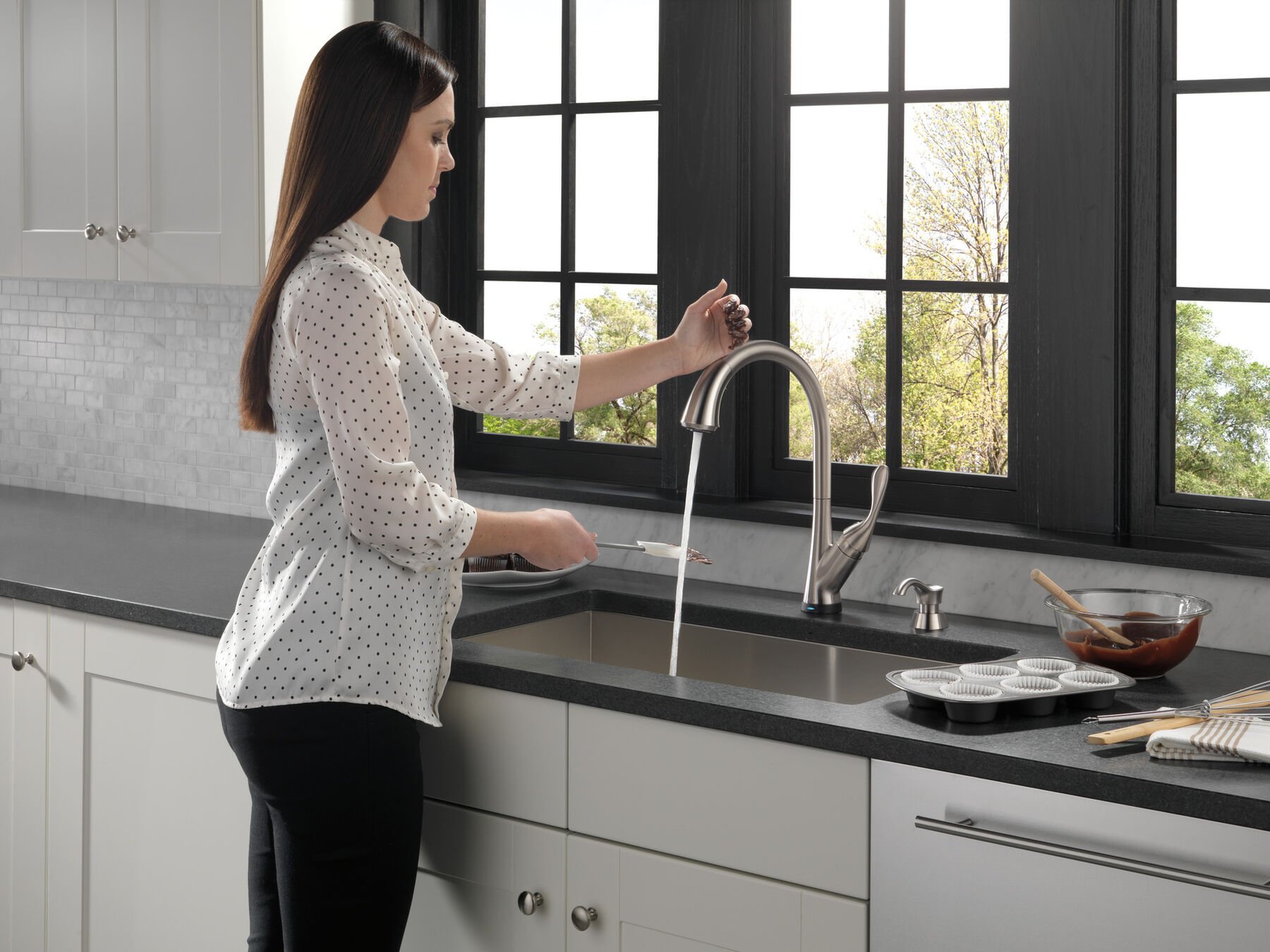 Single Handle Pull-Down Kitchen Faucet with Touch2O® Technology in Stainless  19922T-SSSD-DST