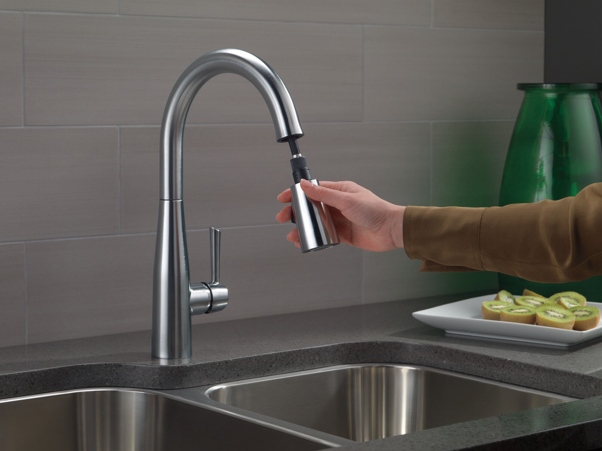 Single Handle Pull-Down Kitchen Faucet