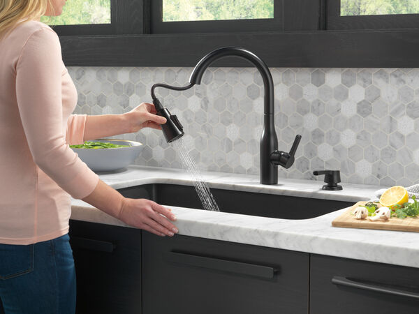 Single Handle Pull-Down Kitchen Faucet with Soap Dispenser and ShieldSpray®  Technology in Matte Black 19780Z-BLSD-DST Delta Faucet