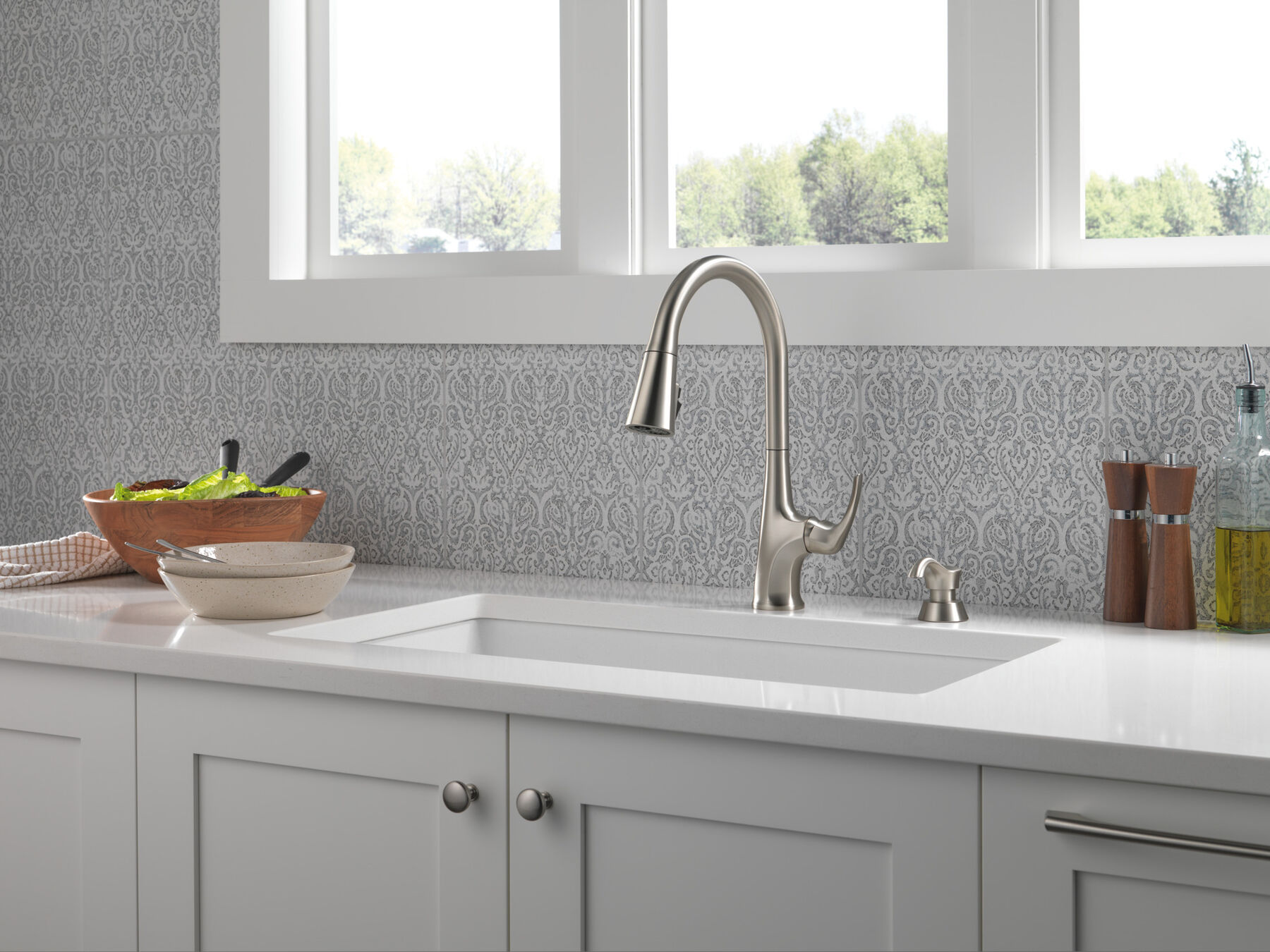 https://www.deltafaucet.com/dw/image/v2/BFJJ_PRD/on/demandware.static/-/Sites-delta-master-catalog/default/dw81739bcb/images/large/19801Z-SPSD-DST_handle%20on_WEB.jpg?sw=1800&sh=1800&sm=fit