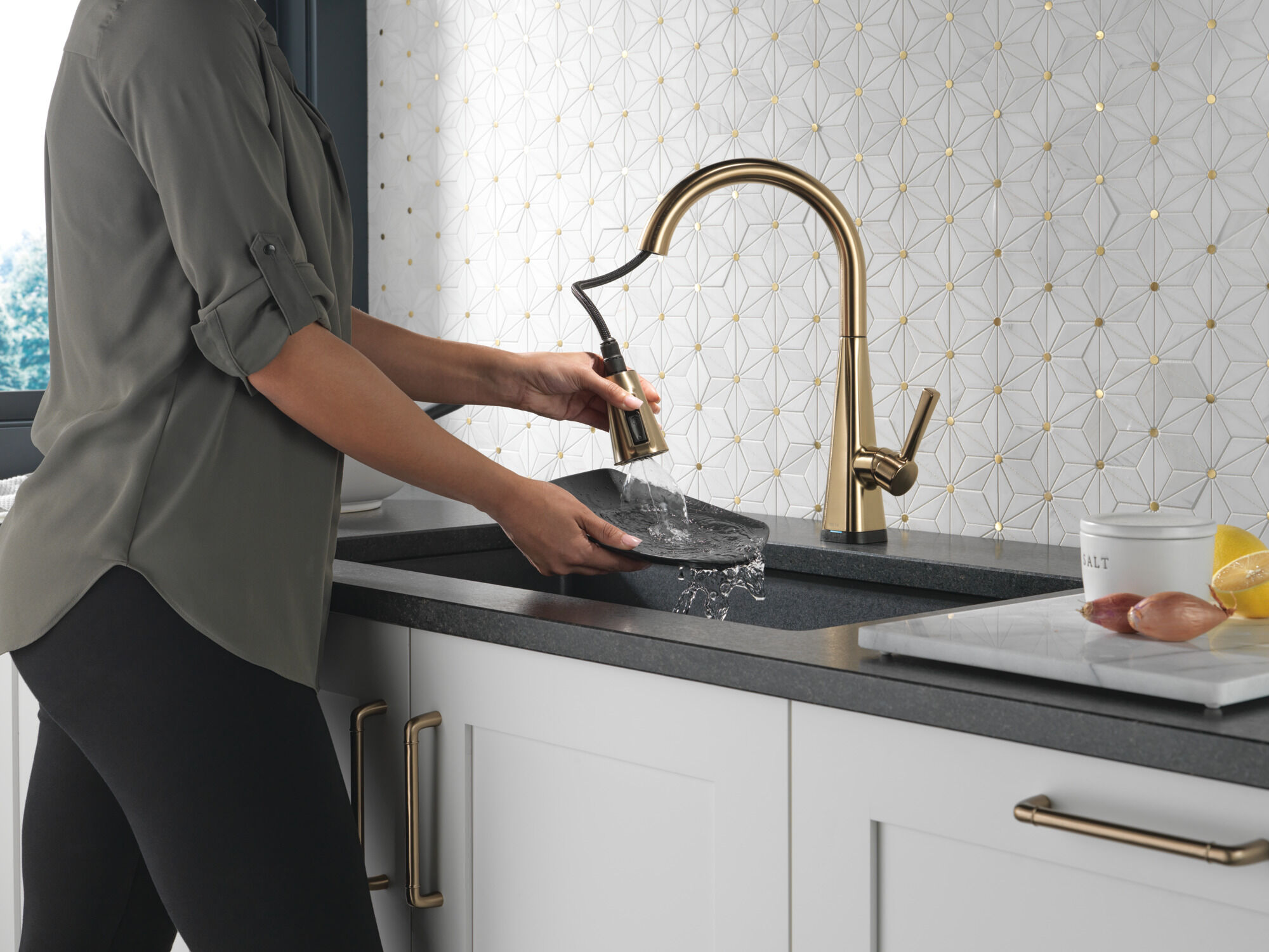 Single-Handle Pull-Down Kitchen Faucet with Touch2O® Technology in 