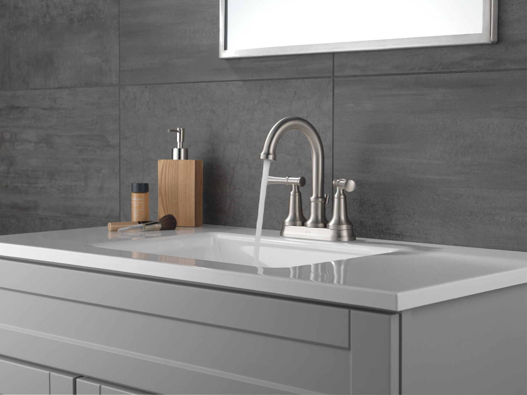 https://www.deltafaucet.com/dw/image/v2/BFJJ_PRD/on/demandware.static/-/Sites-delta-master-catalog/default/dw91649d9f/images/large/25747LF-SP-R_WATER_WEB.jpg?sw=1800&sh=1800&sm=fit