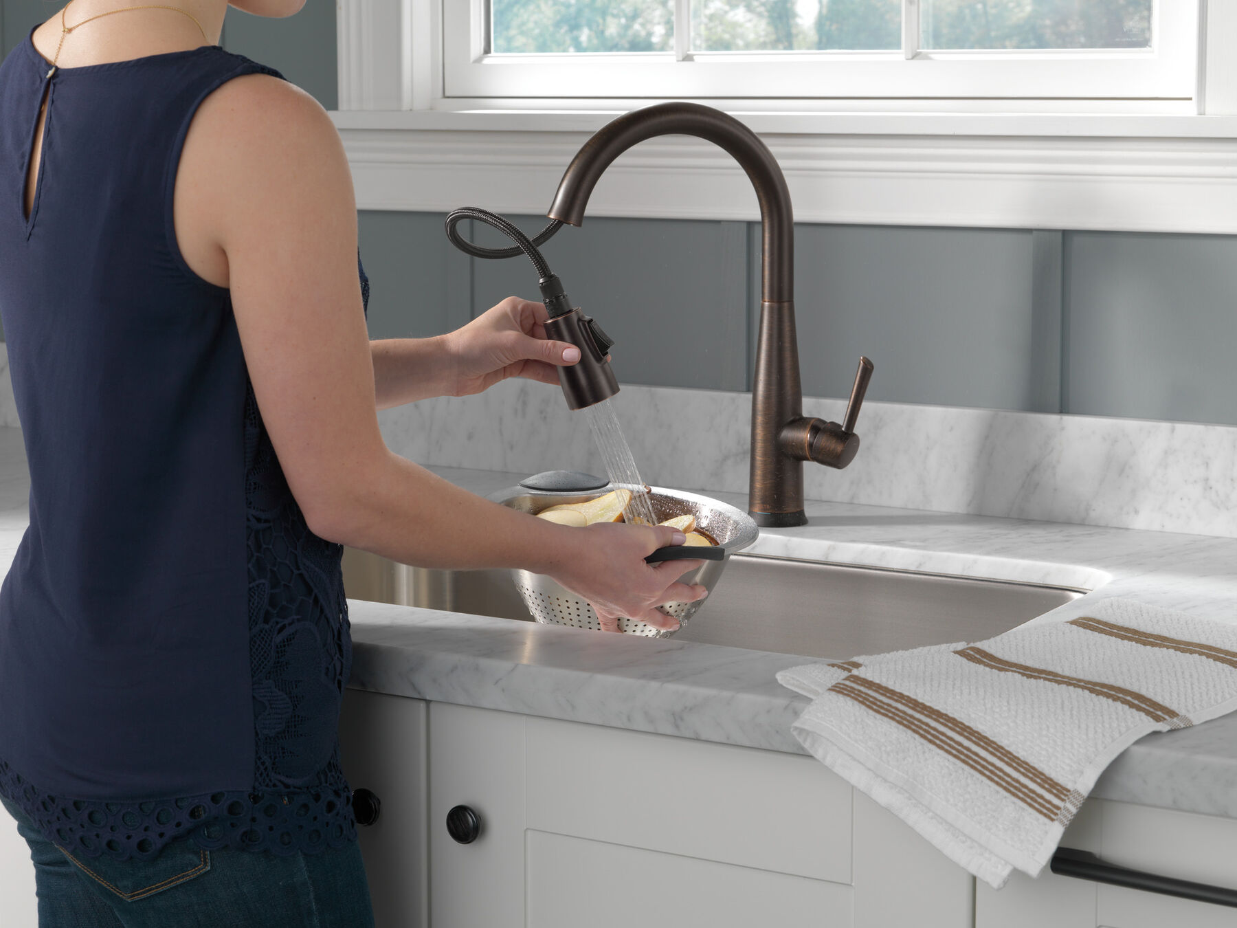 How To Convert Your Sink Into A Shower With The Revolutionary 'Quick Fit'  Connector 