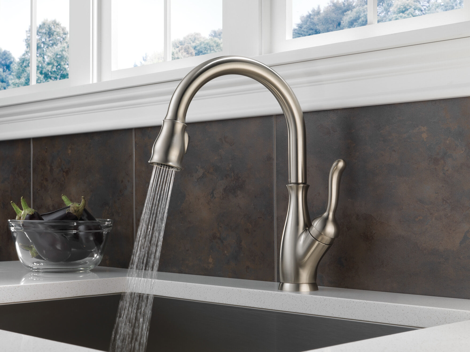 Kitchen Single Handle Pull Down Faucet in Stainless