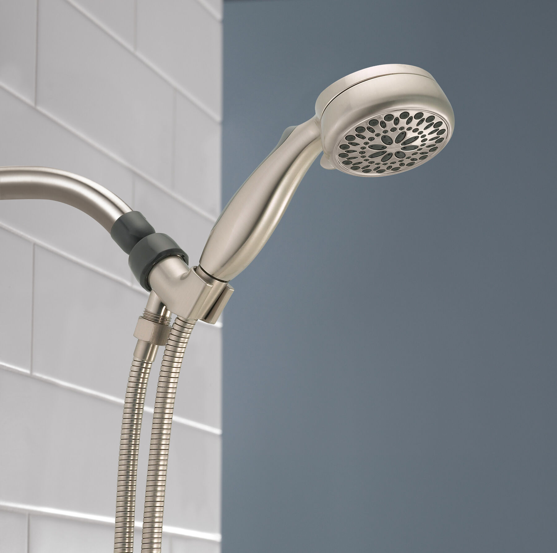 https://www.deltafaucet.com/dw/image/v2/BFJJ_PRD/on/demandware.static/-/Sites-delta-master-catalog/default/dw9fe280e0/images/large/75701CSN_WEB.jpg?sw=1800&sh=1800&sm=fit