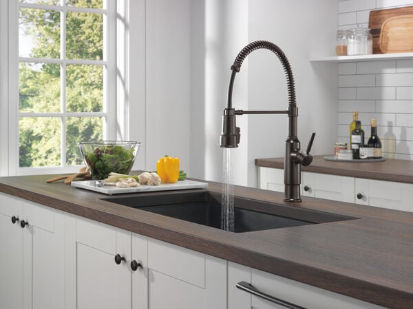 Single-Handle Pull-Down Spring Kitchen Faucet in Venetian Bronze  18804Z-RB-DST Delta Faucet