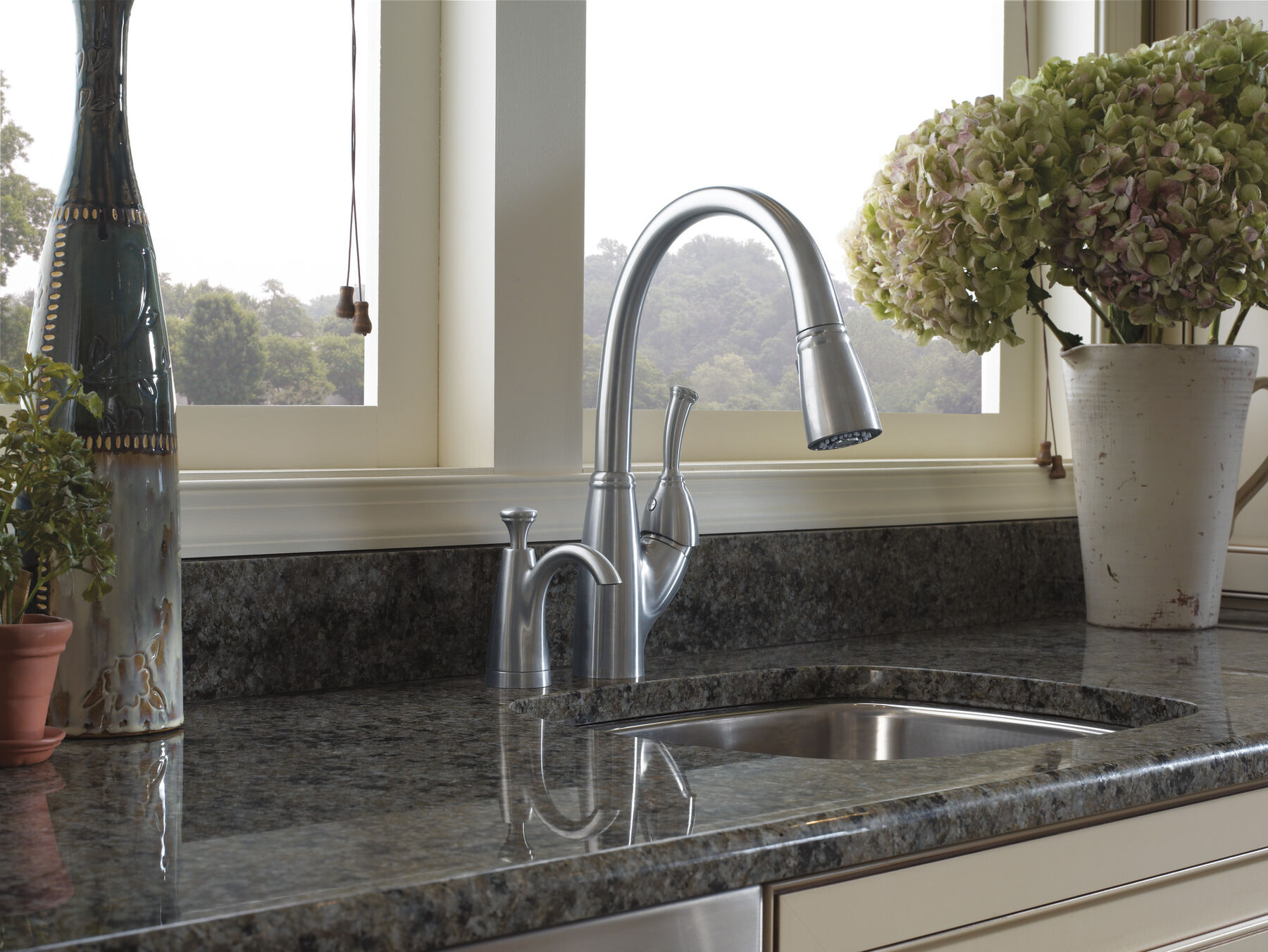 Single Handle Pull-Down Kitchen Faucet in Arctic Stainless 989-AR-DST
