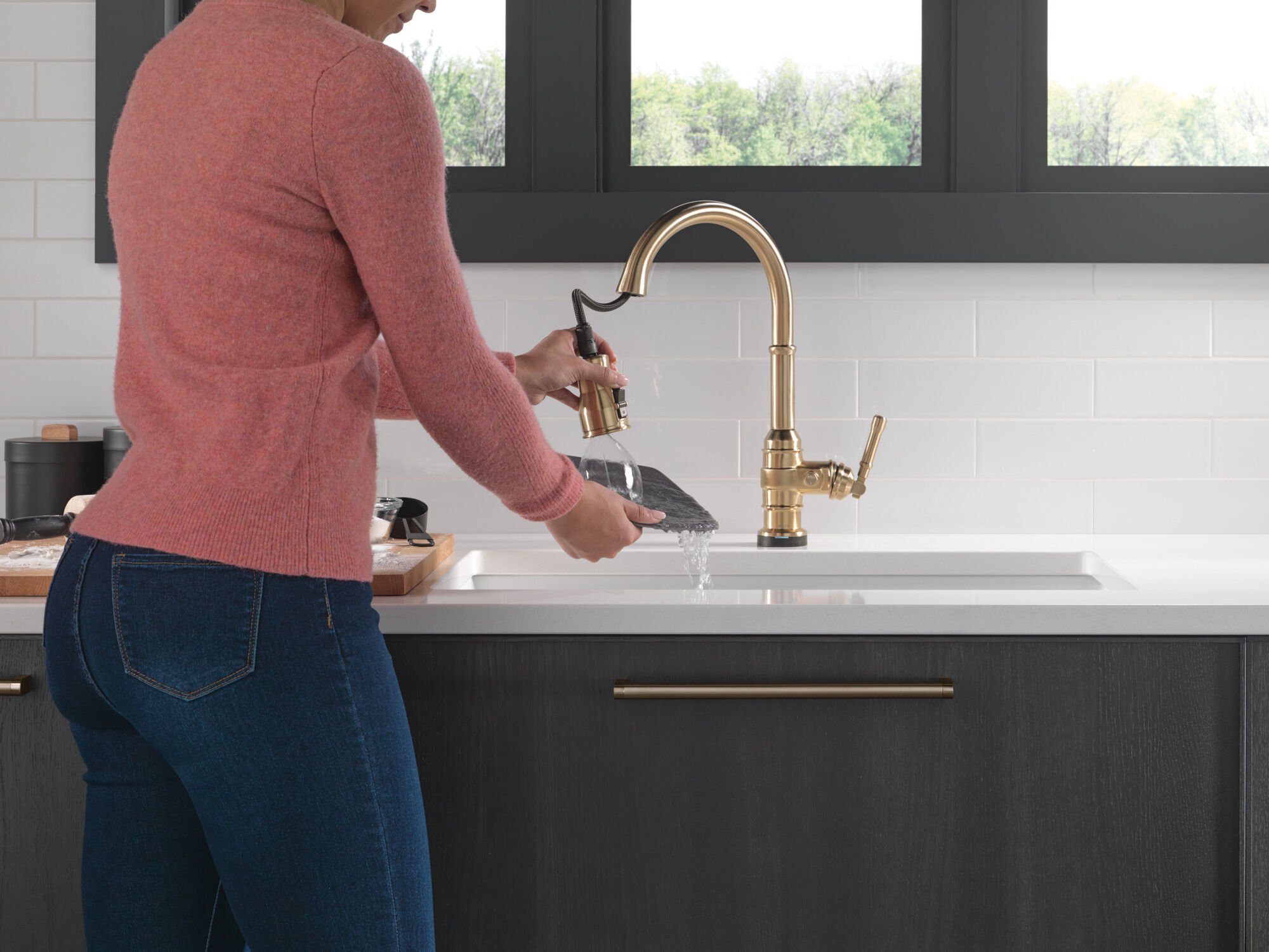 Single Handle Pull-Down Kitchen Faucet With Touch2O Technology in 