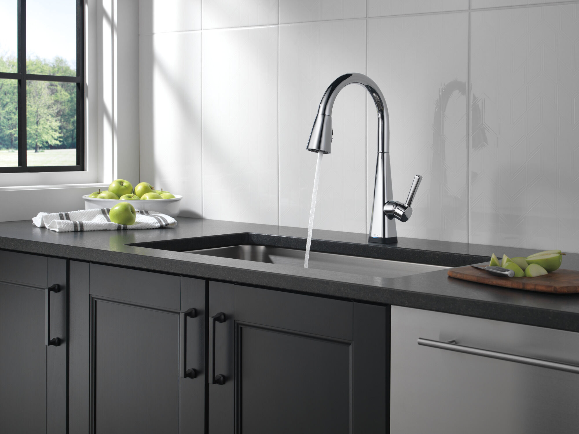 Single-Handle Pull-Down Kitchen Faucet with Touch2O 