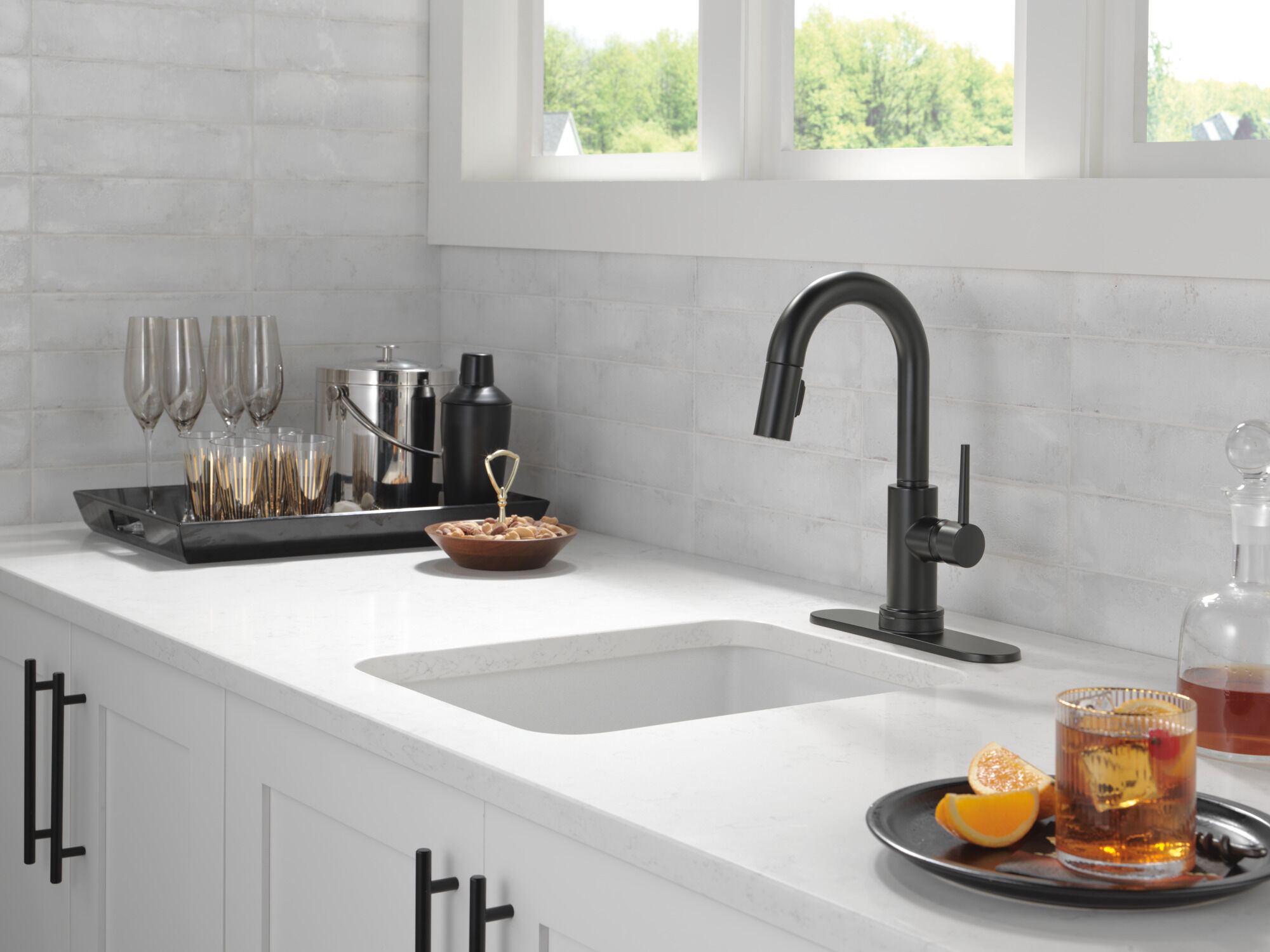 Single Handle Pull-Down Bar / Prep Faucet with Touch2O® Technology in Matte  Black