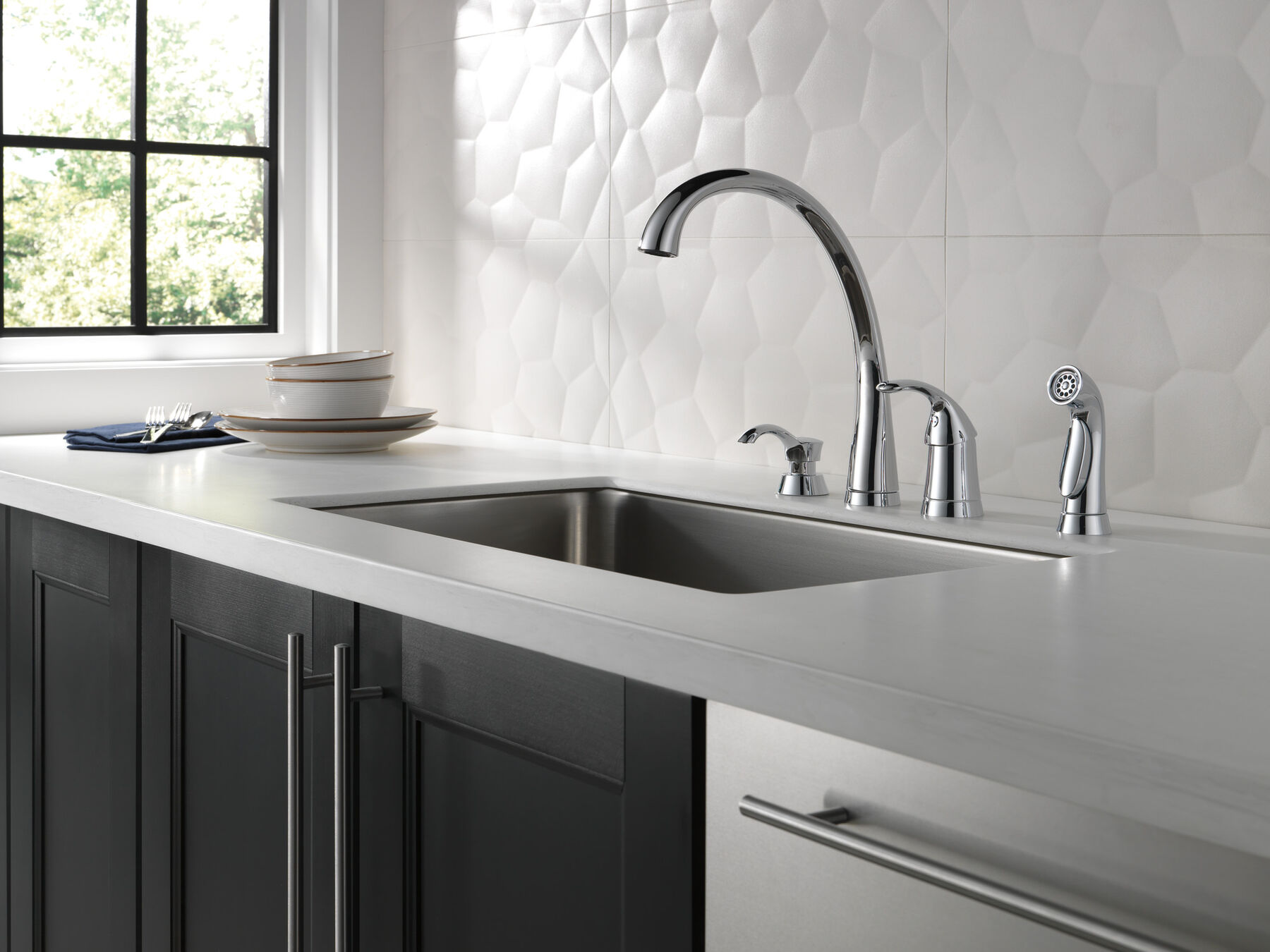 Kitchen Sink Flange & Strainer in Chrome 72010