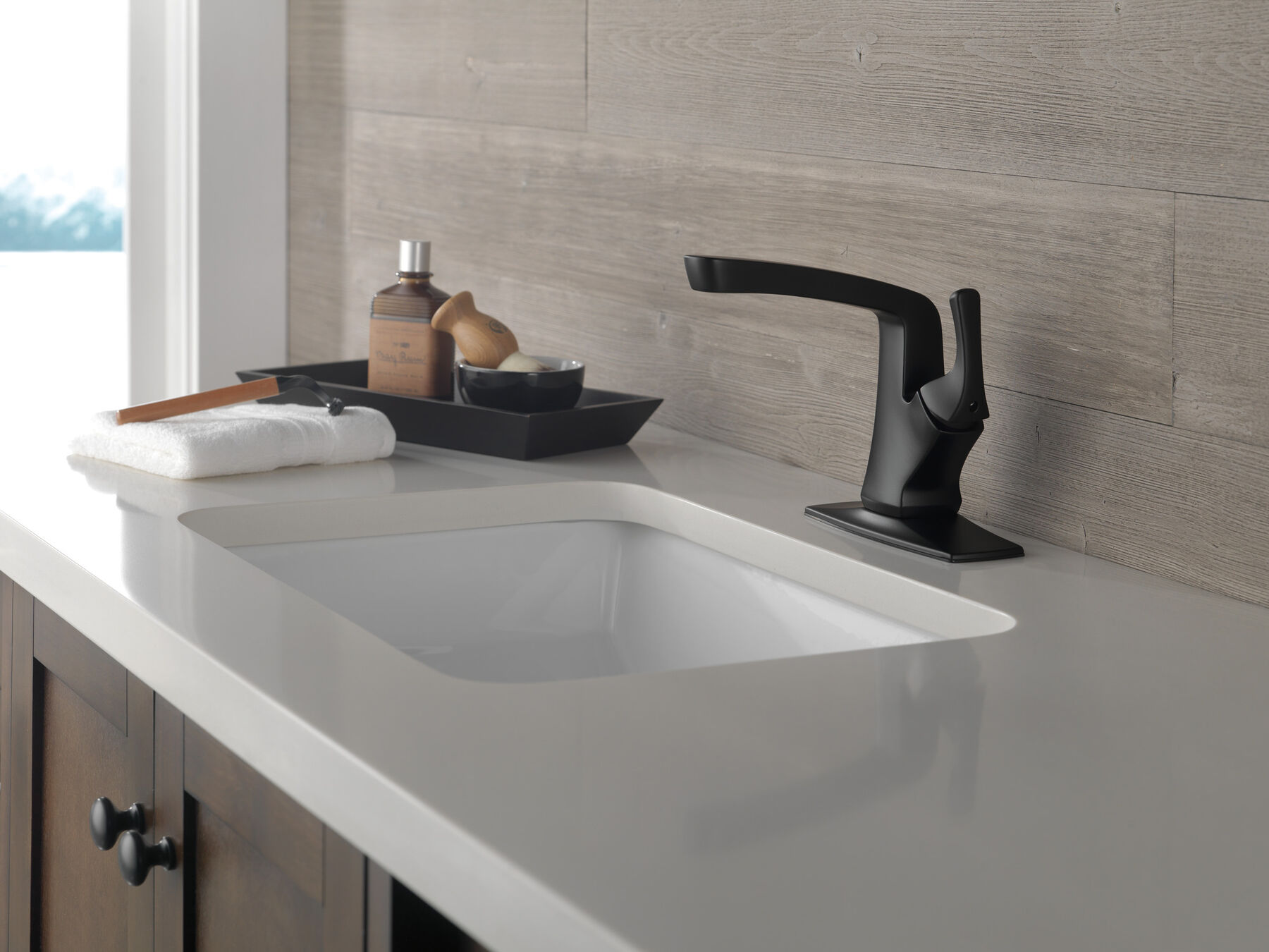 https://www.deltafaucet.com/dw/image/v2/BFJJ_PRD/on/demandware.static/-/Sites-delta-master-catalog/default/dwfab7deb6/images/large/15789LF-BL_ESCUTCHEON_WEB.jpg?sw=1800&sh=1800&sm=fit