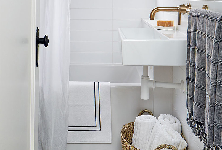 Small-bath design tips: Utilize baskets to hold towels