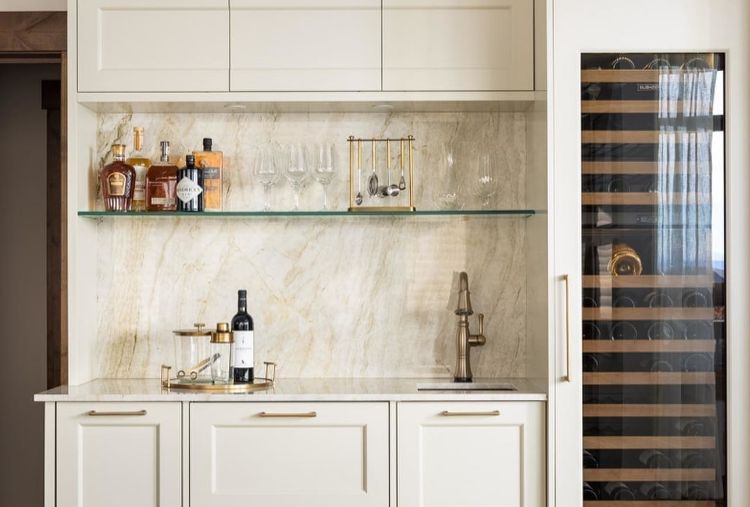 https://www.deltafaucet.com/sites/delta/files/2022-11/%40avidinteriordesign%27s-at-home-bar.jpg